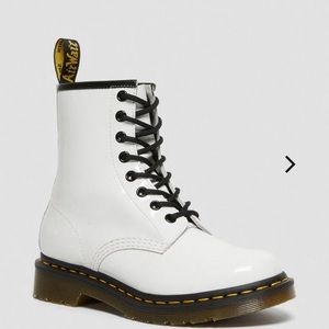 DR. MARTEN 1460 WOMEN'S PATENT LEATHER LACE UP BOOTS